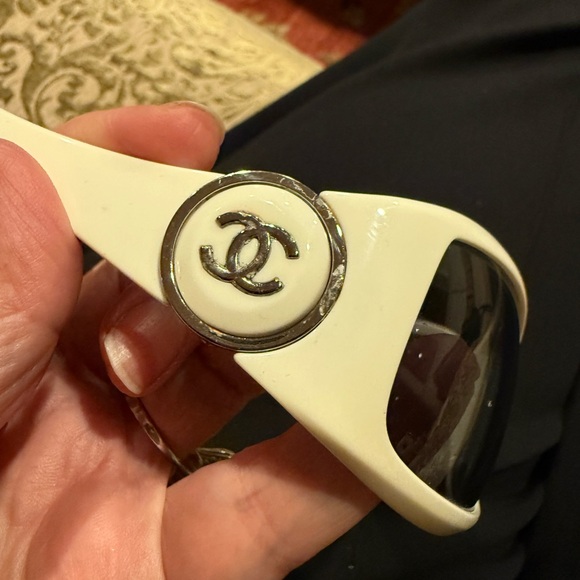Vintage Chanel sunglasses in good condition- white - Picture 11 of 11